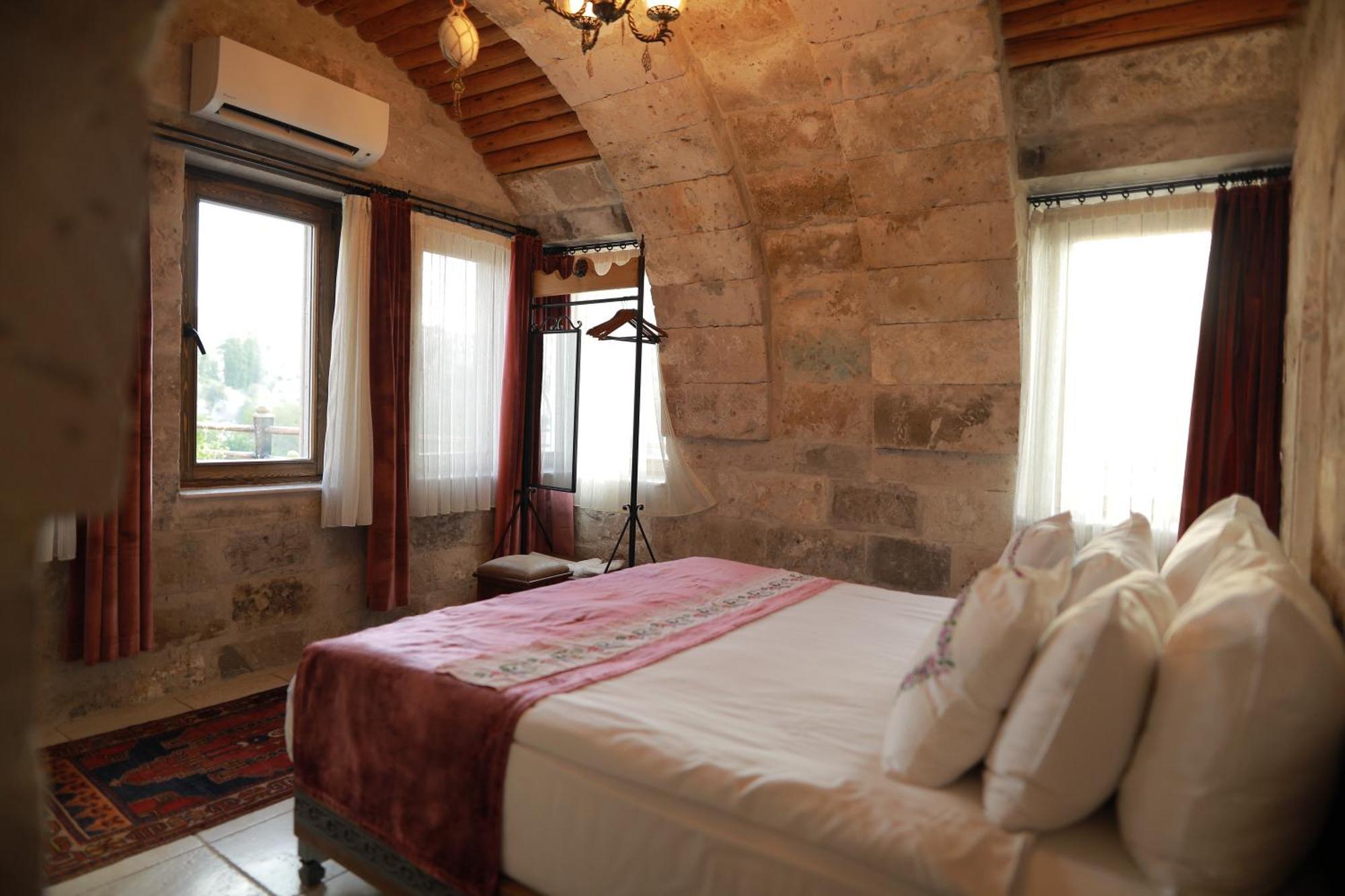 Sah Saray Cave Suites Halal Hotel Goreme Exterior photo